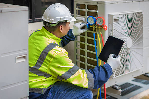 Professional Hvac technician working in Hull, IA